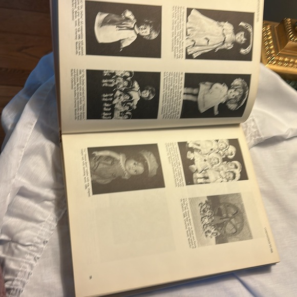 1978 Madame Alexander Collector's Dolls Book - Picture 5 of 16